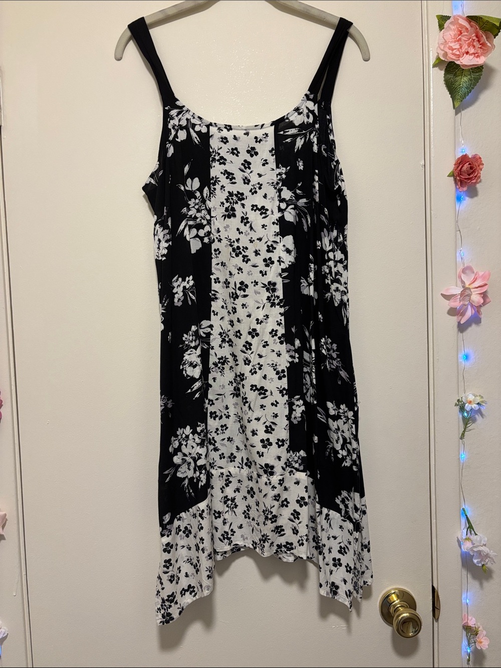 Simply Vera Vera Wang Black and White Floral Panel Mini Dress